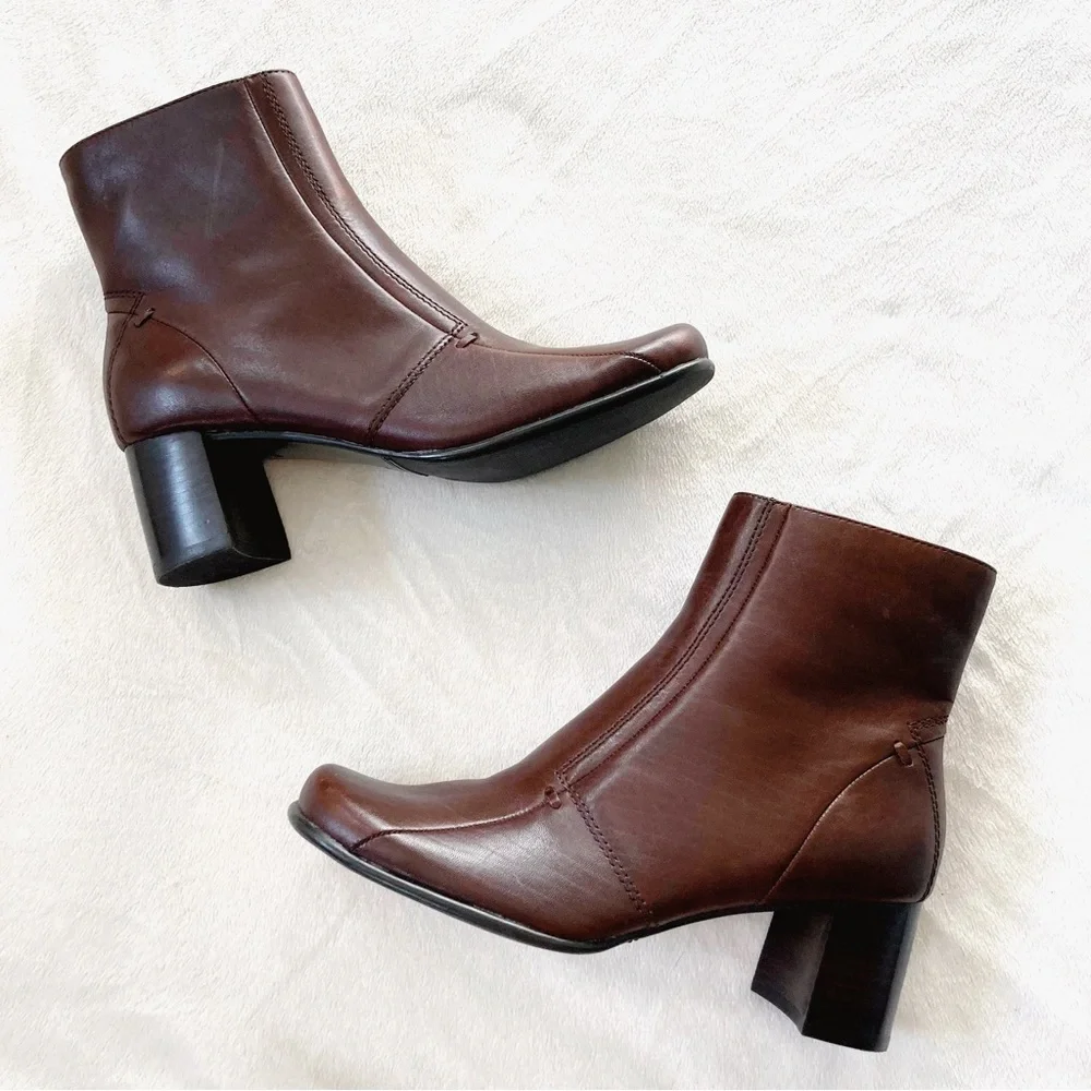Elegant Brown Ankle Boots - Picture 2 of 13